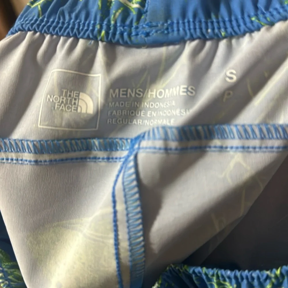 The North Face Wander Shorts: BLUE/GREEN: NEW WITH TAGS: SIZE S